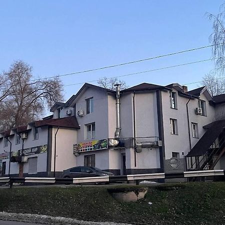 Pitstop Motel Kamjanske Exteriör bild