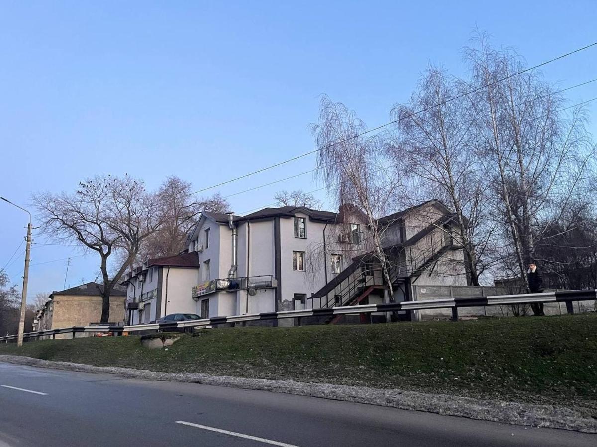 Pitstop Motel Kamjanske Exteriör bild